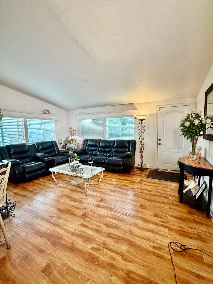 Detail Gallery Image 3 of 10 For 165 Blossom Hill  #268 Rd #268,  San Jose,  CA 95123 - 3 Beds | 2 Baths