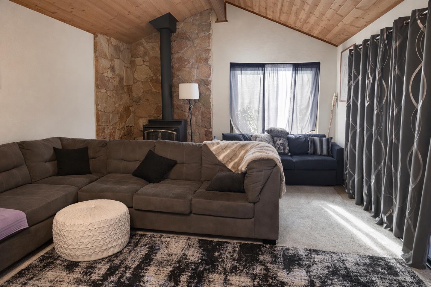 Detail Gallery Image 3 of 5 For 1551 Vallejo Dr, Hollister,  CA 95023 - 3 Beds | 2 Baths