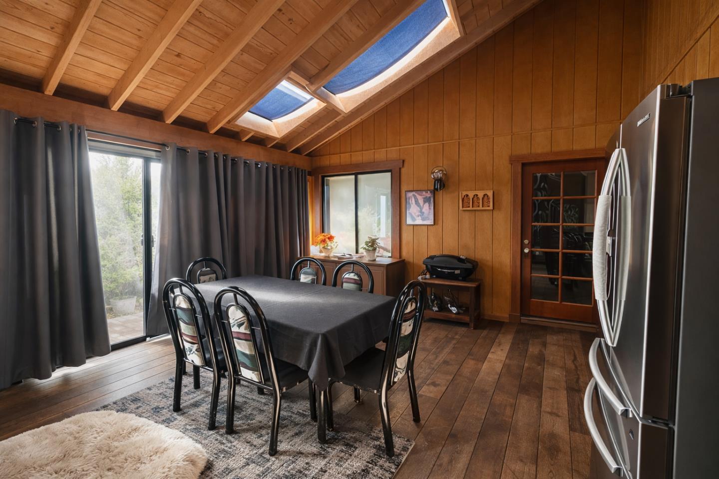 Detail Gallery Image 4 of 5 For 1551 Vallejo Dr, Hollister,  CA 95023 - 3 Beds | 2 Baths