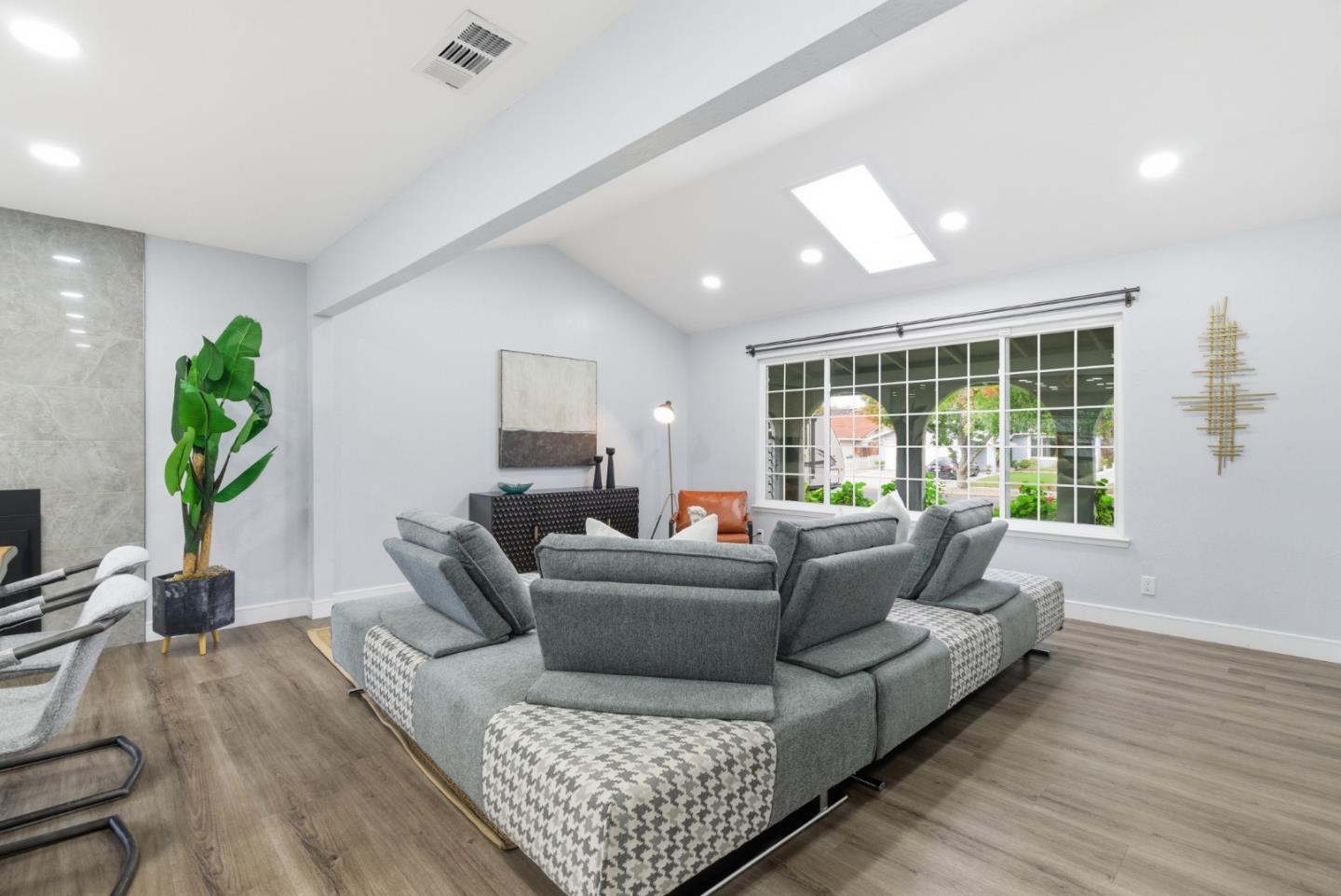 Detail Gallery Image 10 of 50 For 326 Springpark Cir, San Jose,  CA 95136 - 4 Beds | 2 Baths