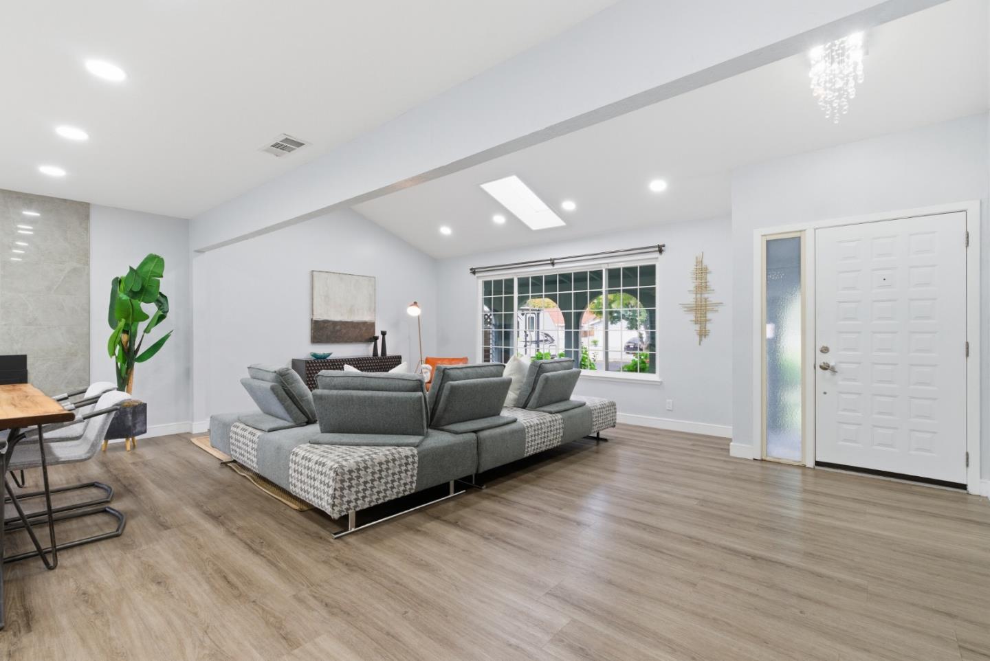 Detail Gallery Image 11 of 50 For 326 Springpark Cir, San Jose,  CA 95136 - 4 Beds | 2 Baths