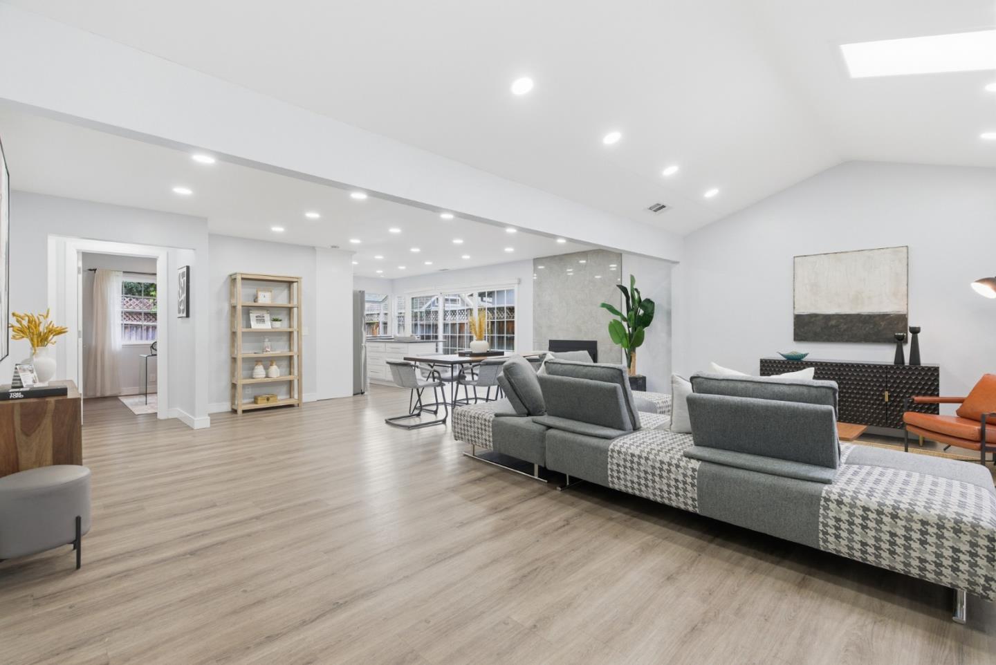 Detail Gallery Image 5 of 50 For 326 Springpark Cir, San Jose,  CA 95136 - 4 Beds | 2 Baths