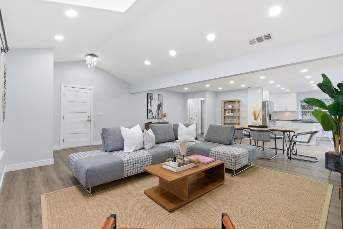 Detail Gallery Image 6 of 50 For 326 Springpark Cir, San Jose,  CA 95136 - 4 Beds | 2 Baths