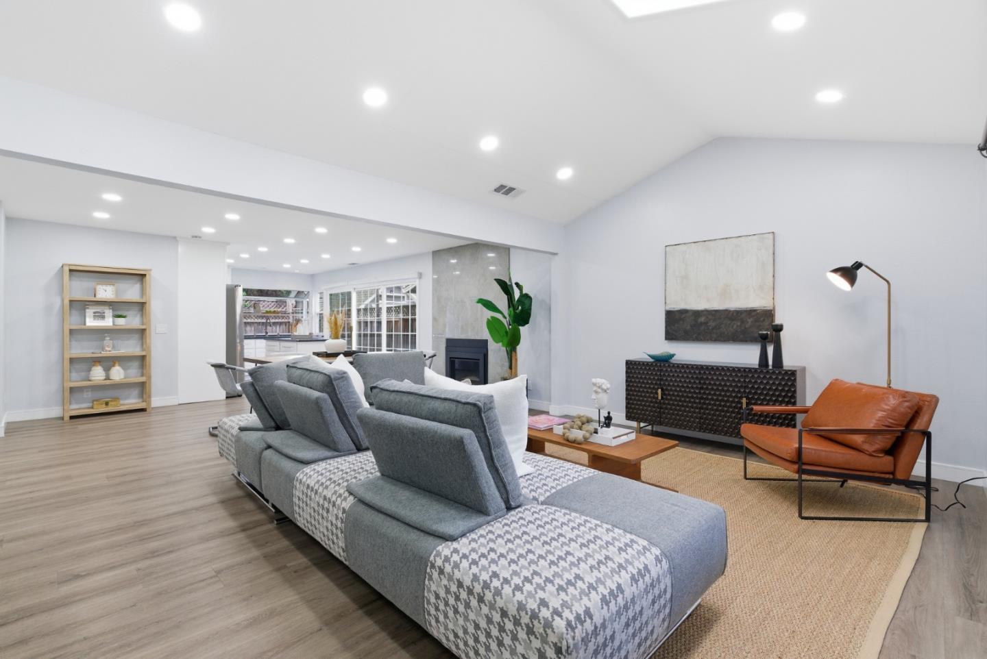 Detail Gallery Image 7 of 50 For 326 Springpark Cir, San Jose,  CA 95136 - 4 Beds | 2 Baths