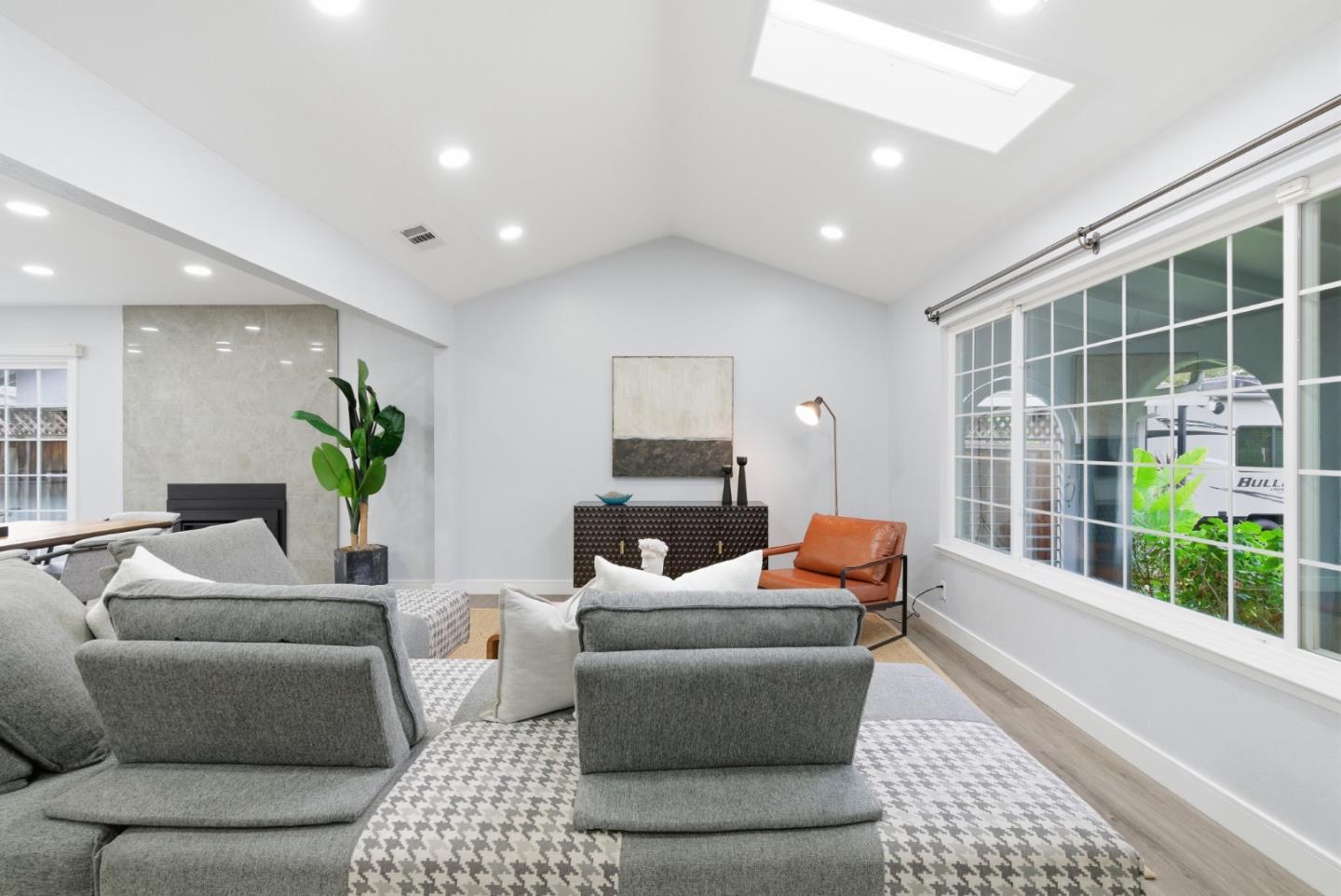 Detail Gallery Image 8 of 50 For 326 Springpark Cir, San Jose,  CA 95136 - 4 Beds | 2 Baths