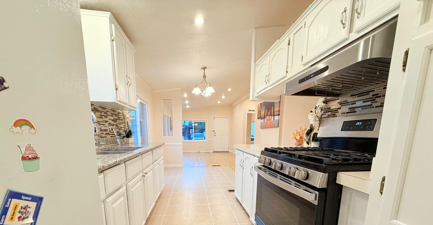 Detail Gallery Image 11 of 27 For 411 Lewis #335,  San Jose,  CA 95111 - 4 Beds | 2 Baths