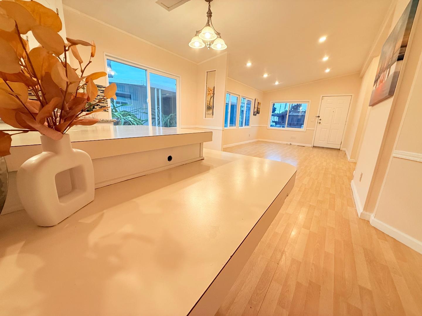 Detail Gallery Image 8 of 27 For 411 Lewis #335,  San Jose,  CA 95111 - 4 Beds | 2 Baths