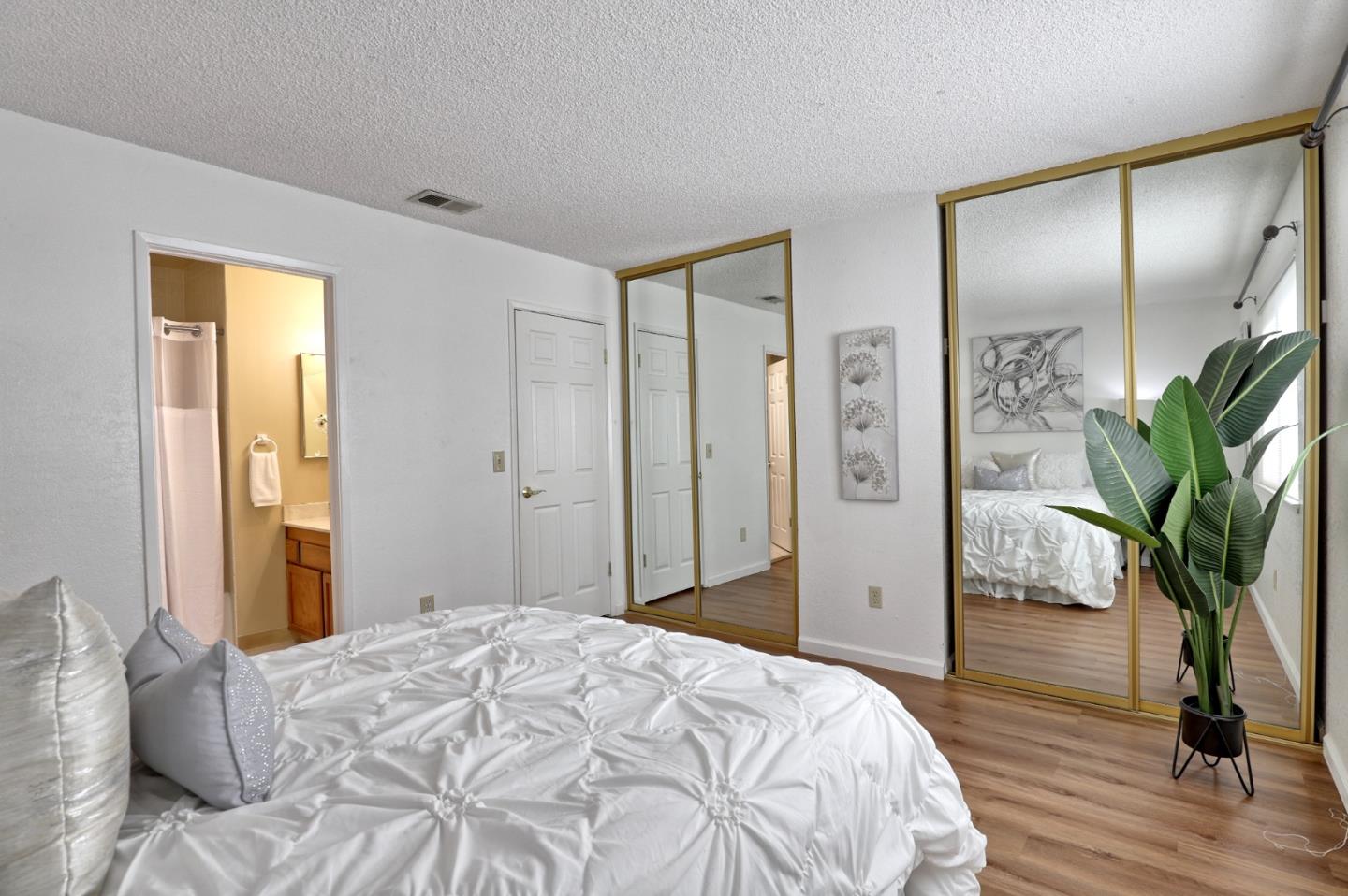 Detail Gallery Image 12 of 26 For 2040 Main St #106,  Santa Clara,  CA 95050 - 2 Beds | 2/1 Baths