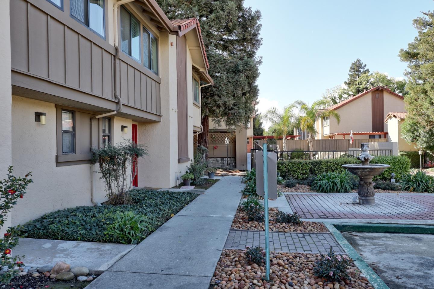 Detail Gallery Image 2 of 26 For 2040 Main St #106,  Santa Clara,  CA 95050 - 2 Beds | 2/1 Baths