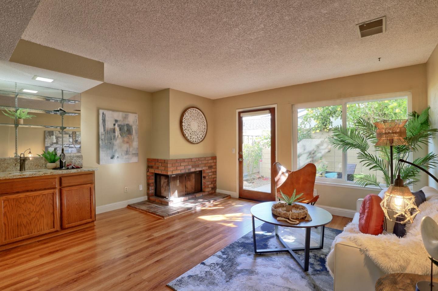 Detail Gallery Image 3 of 26 For 2040 Main St #106,  Santa Clara,  CA 95050 - 2 Beds | 2/1 Baths