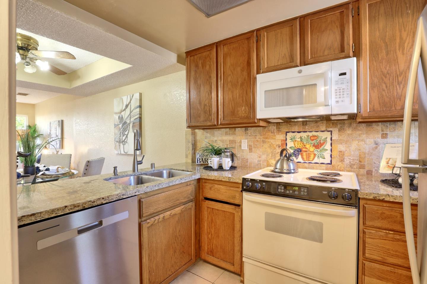 Detail Gallery Image 8 of 26 For 2040 Main St #106,  Santa Clara,  CA 95050 - 2 Beds | 2/1 Baths
