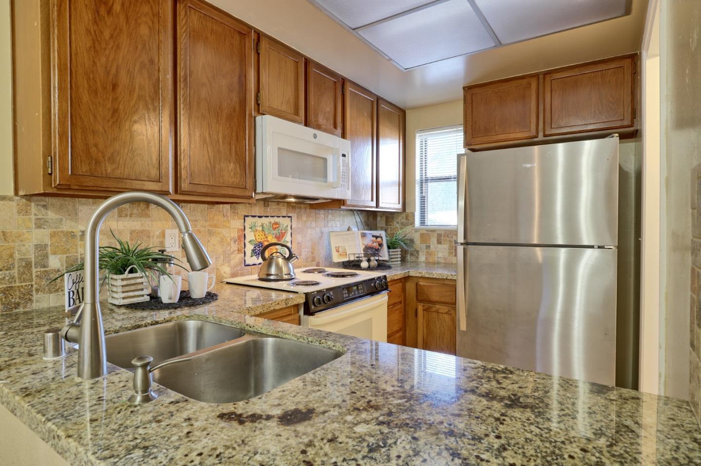 Detail Gallery Image 9 of 26 For 2040 Main St #106,  Santa Clara,  CA 95050 - 2 Beds | 2/1 Baths