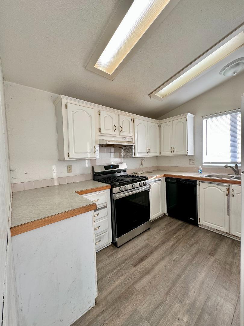 Detail Gallery Image 4 of 16 For 411 Lewis Rd #235,  San Jose,  CA 95111 - 3 Beds | 2 Baths