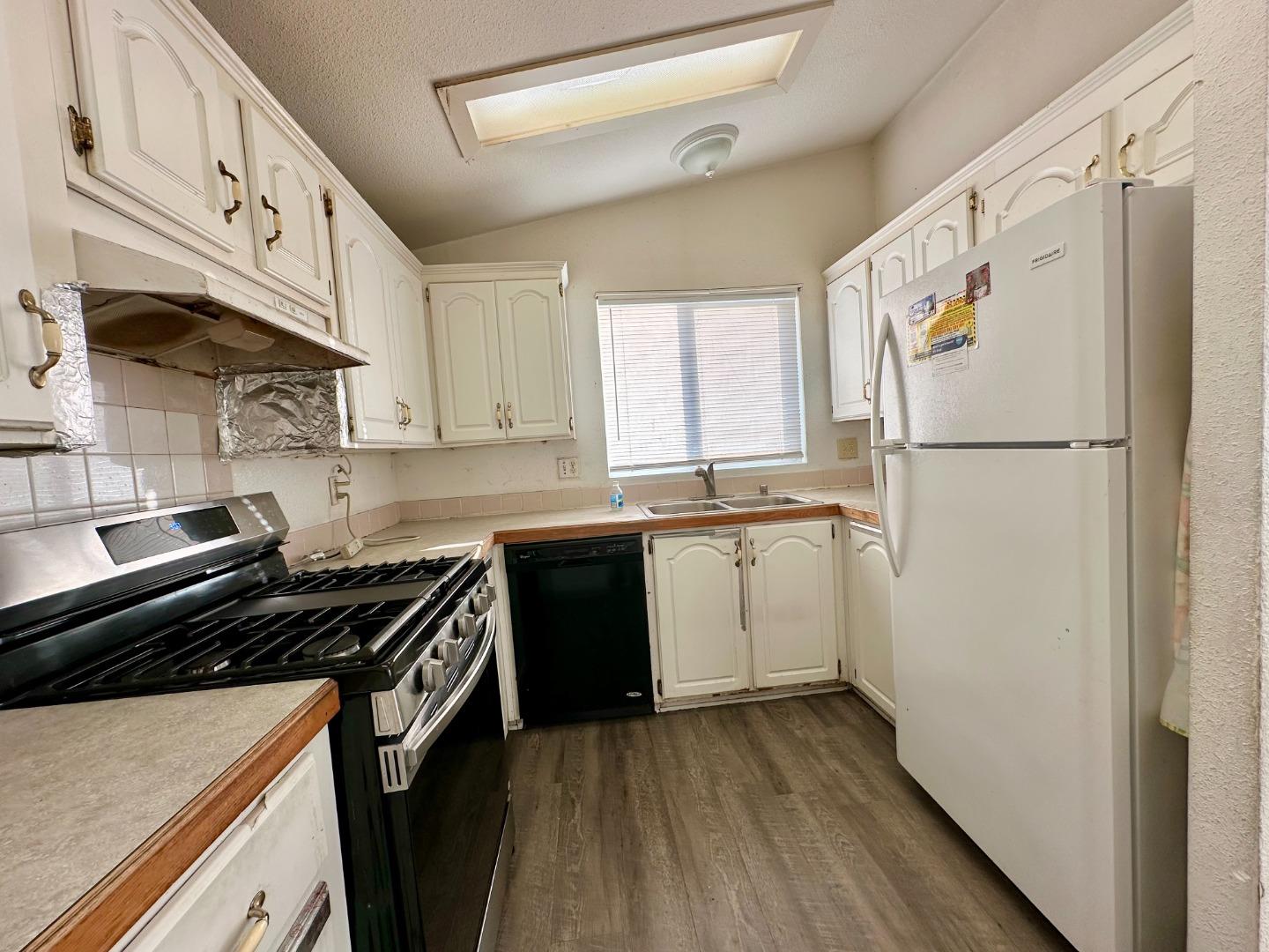 Detail Gallery Image 5 of 16 For 411 Lewis Rd #235,  San Jose,  CA 95111 - 3 Beds | 2 Baths