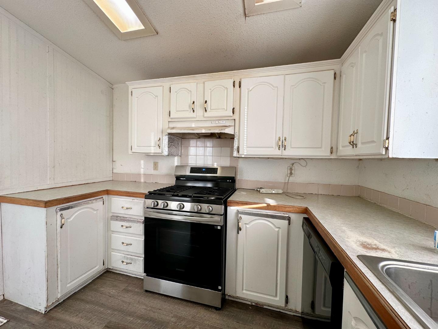 Detail Gallery Image 6 of 16 For 411 Lewis Rd #235,  San Jose,  CA 95111 - 3 Beds | 2 Baths