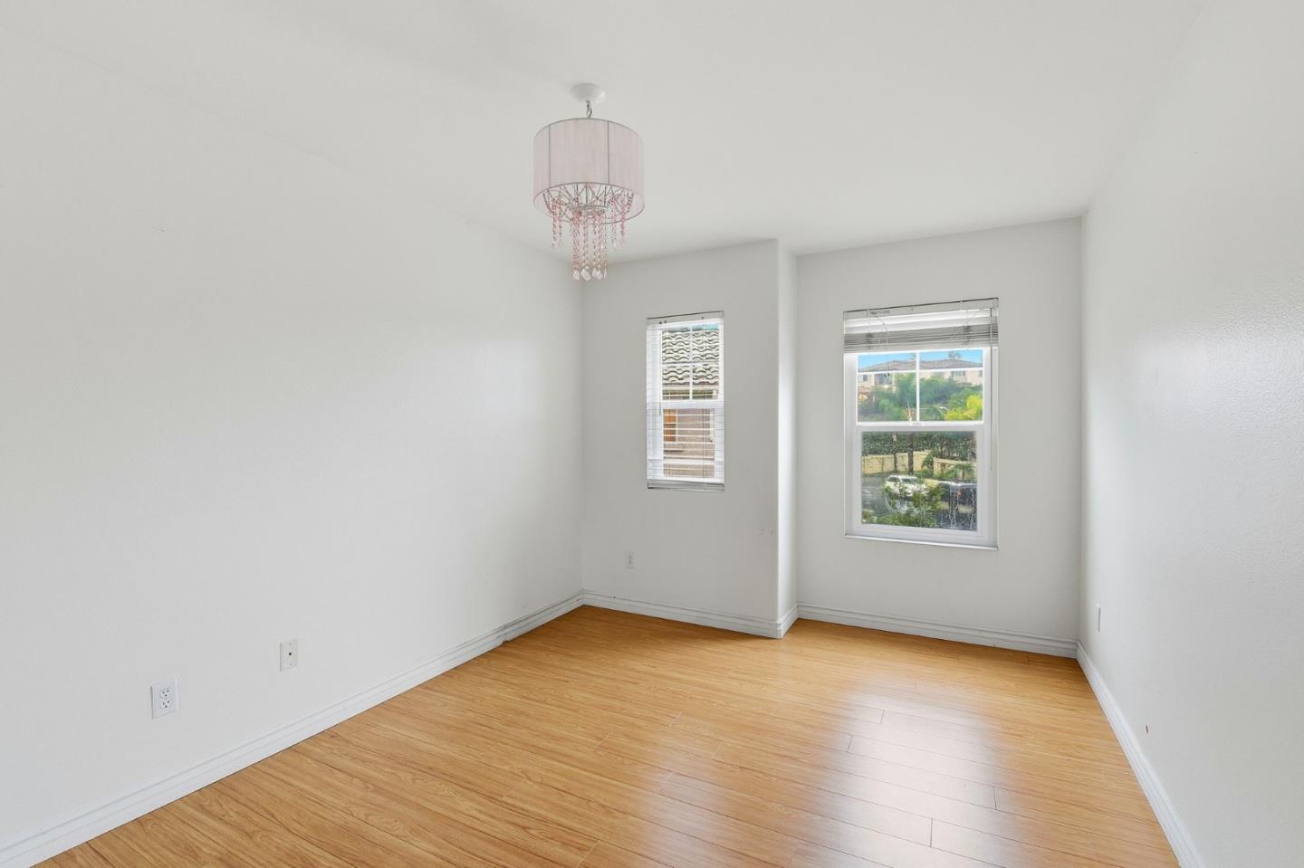 Detail Gallery Image 11 of 23 For 125 Macademia Ln, Simi Valley,  CA 93065 - 4 Beds | 3 Baths