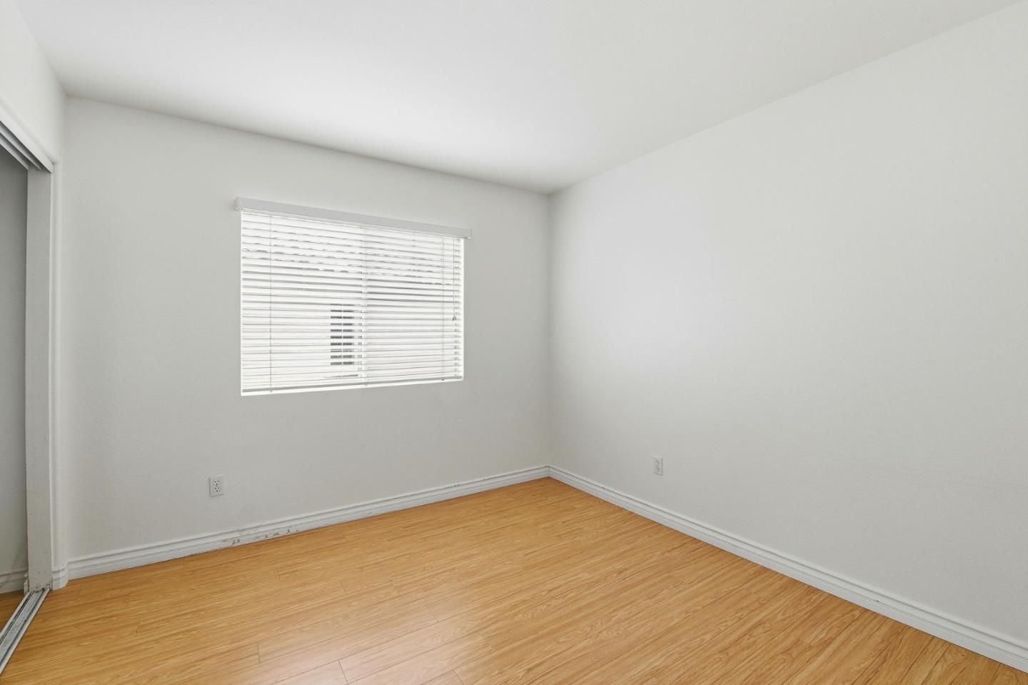 Detail Gallery Image 13 of 23 For 125 Macademia Ln, Simi Valley,  CA 93065 - 4 Beds | 3 Baths