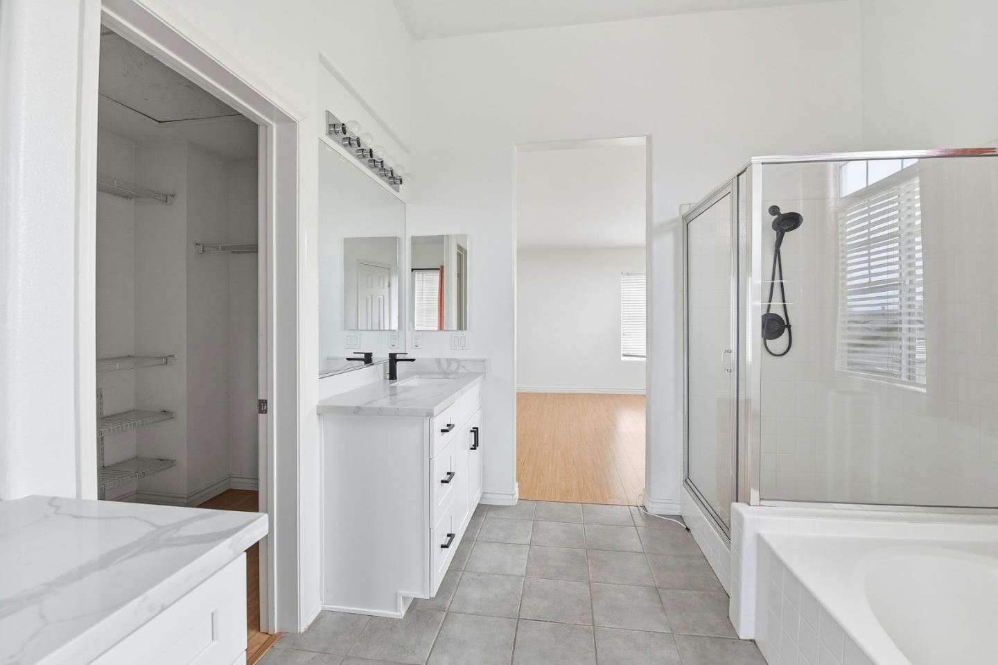 Detail Gallery Image 16 of 23 For 125 Macademia Ln, Simi Valley,  CA 93065 - 4 Beds | 3 Baths