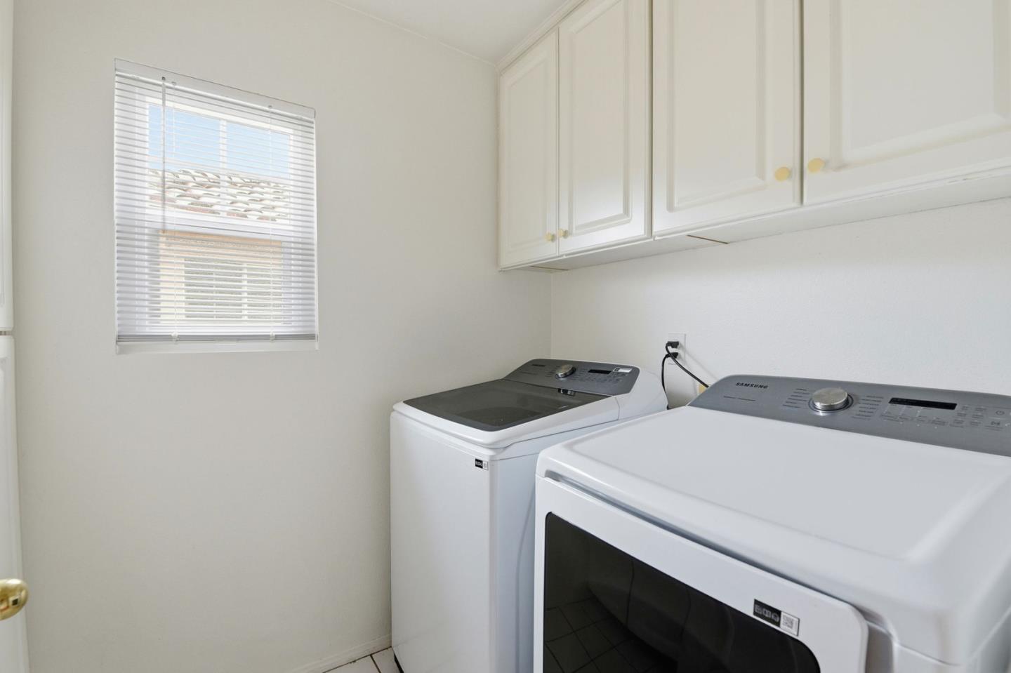 Detail Gallery Image 19 of 23 For 125 Macademia Ln, Simi Valley,  CA 93065 - 4 Beds | 3 Baths