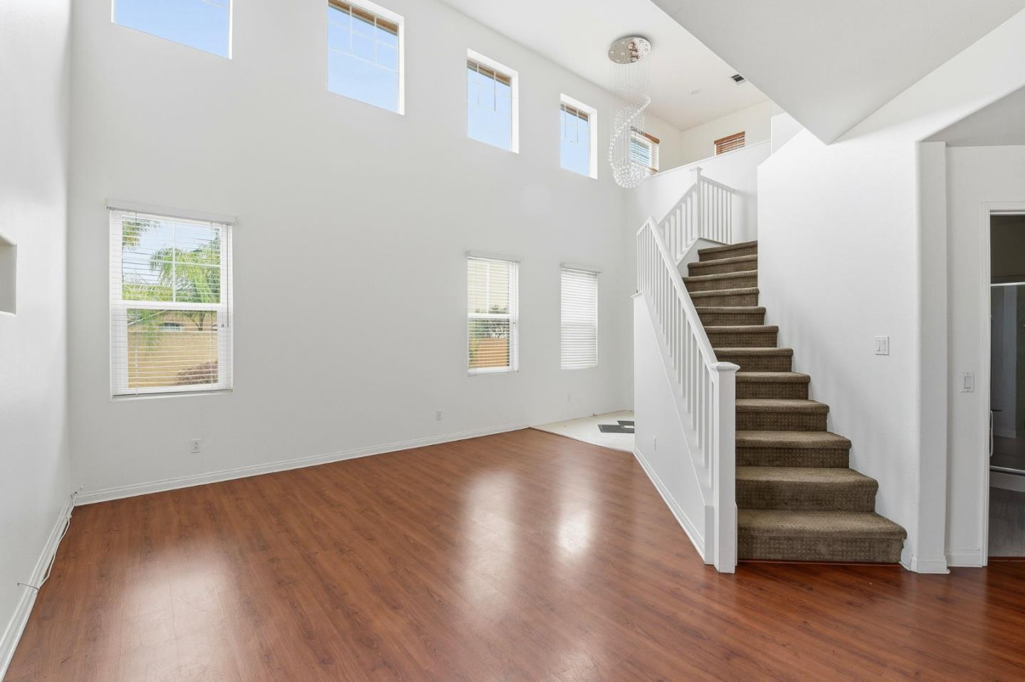 Detail Gallery Image 5 of 23 For 125 Macademia Ln, Simi Valley,  CA 93065 - 4 Beds | 3 Baths