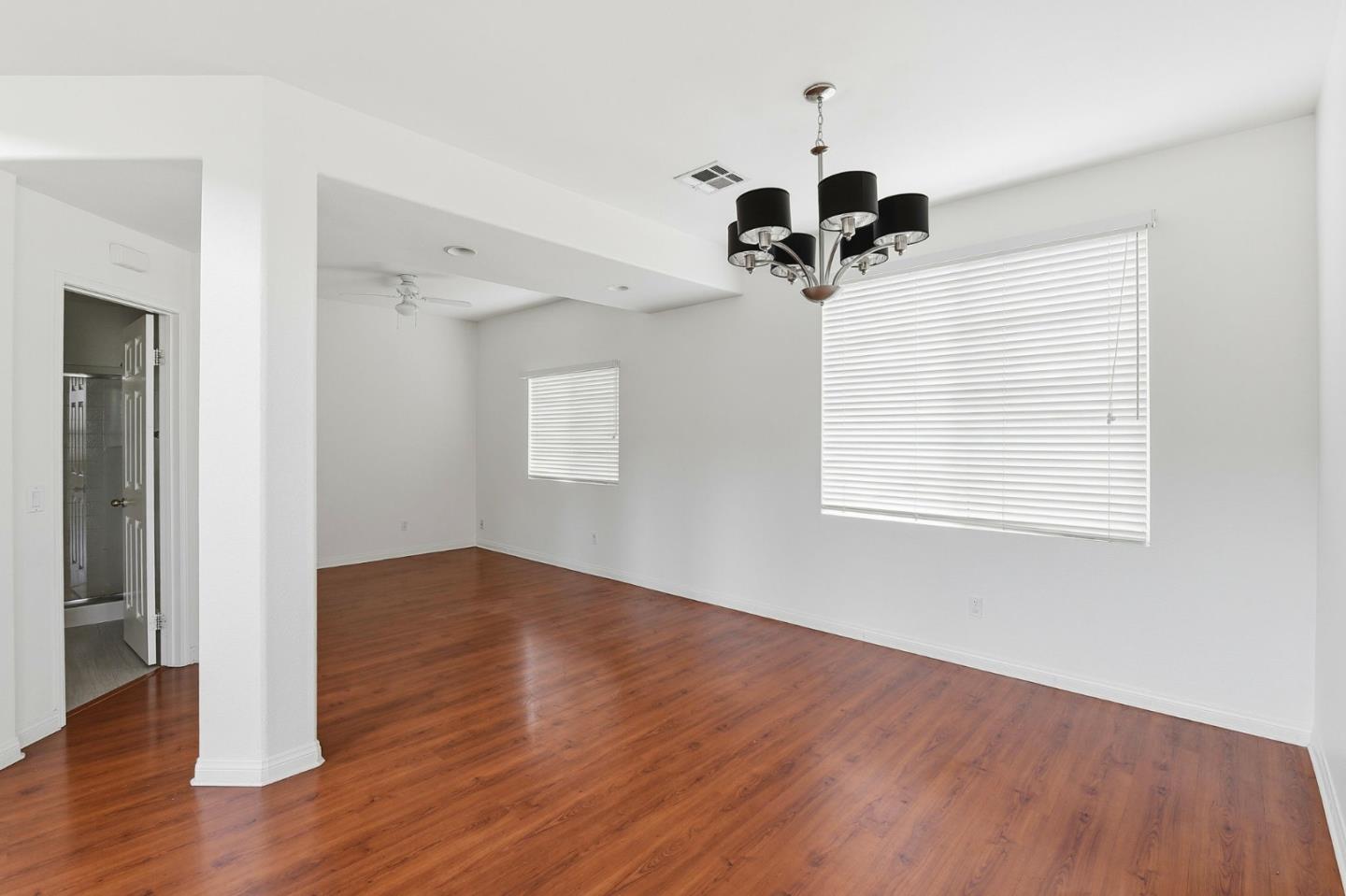 Detail Gallery Image 9 of 23 For 125 Macademia Ln, Simi Valley,  CA 93065 - 4 Beds | 3 Baths