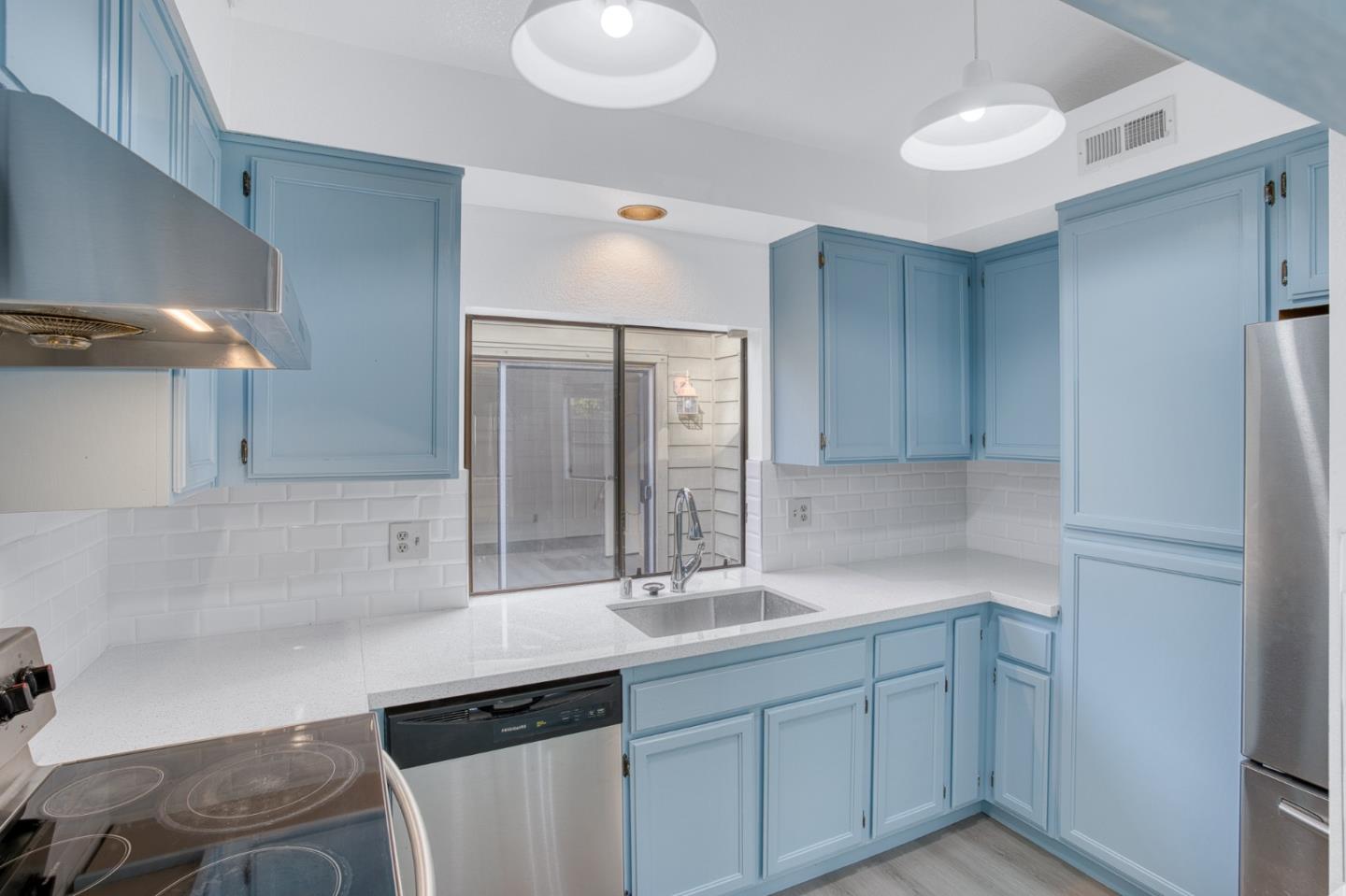 Detail Gallery Image 8 of 29 For 1874 Harvest Rd, Pleasanton,  CA 94566 - 2 Beds | 2 Baths