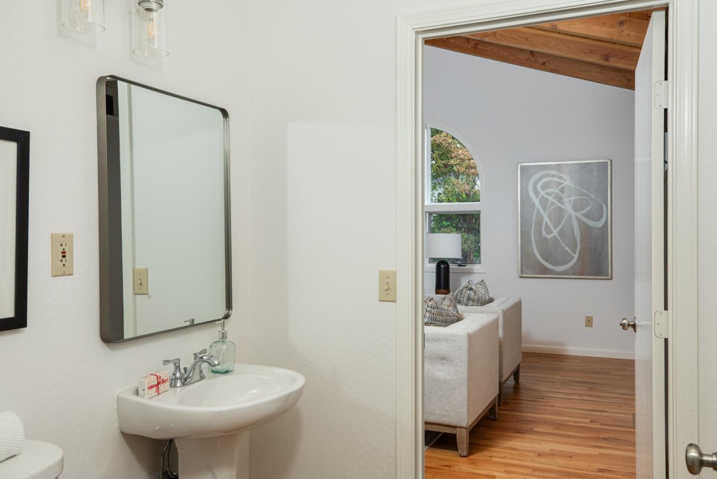 Detail Gallery Image 12 of 27 For 1264 Richardson Ave, Los Altos,  CA 94024 - 4 Beds | 2/1 Baths