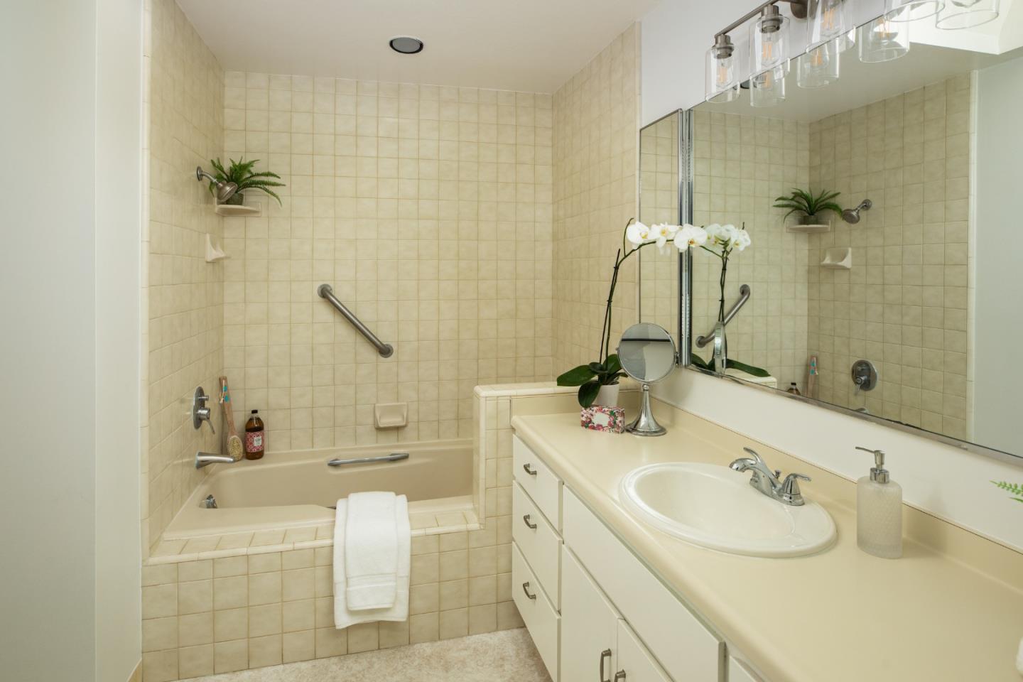 Detail Gallery Image 18 of 27 For 1264 Richardson Ave, Los Altos,  CA 94024 - 4 Beds | 2/1 Baths