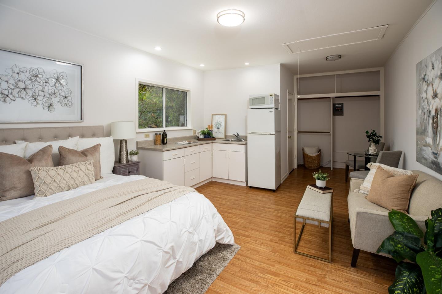 Detail Gallery Image 25 of 27 For 1264 Richardson Ave, Los Altos,  CA 94024 - 4 Beds | 2/1 Baths