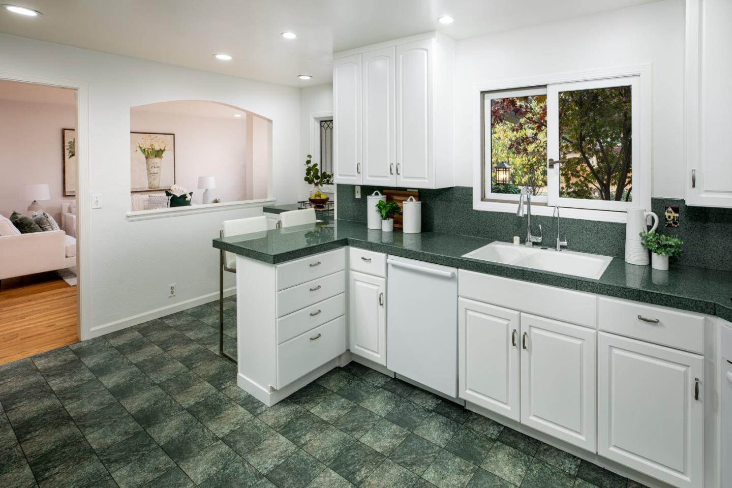Detail Gallery Image 4 of 27 For 1264 Richardson Ave, Los Altos,  CA 94024 - 4 Beds | 2/1 Baths