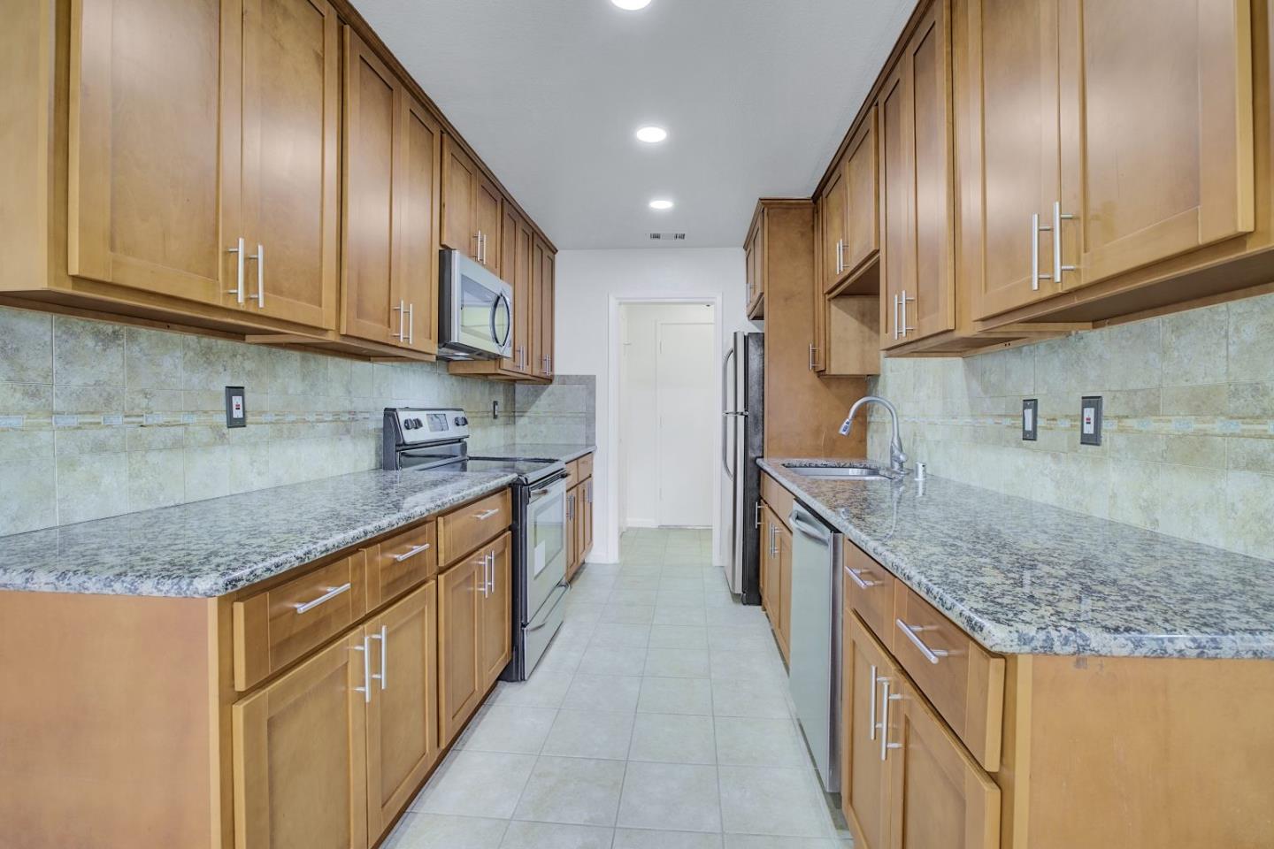 Detail Gallery Image 10 of 37 For 3592 Payne Ave #6,  San Jose,  CA 95117 - 3 Beds | 2 Baths