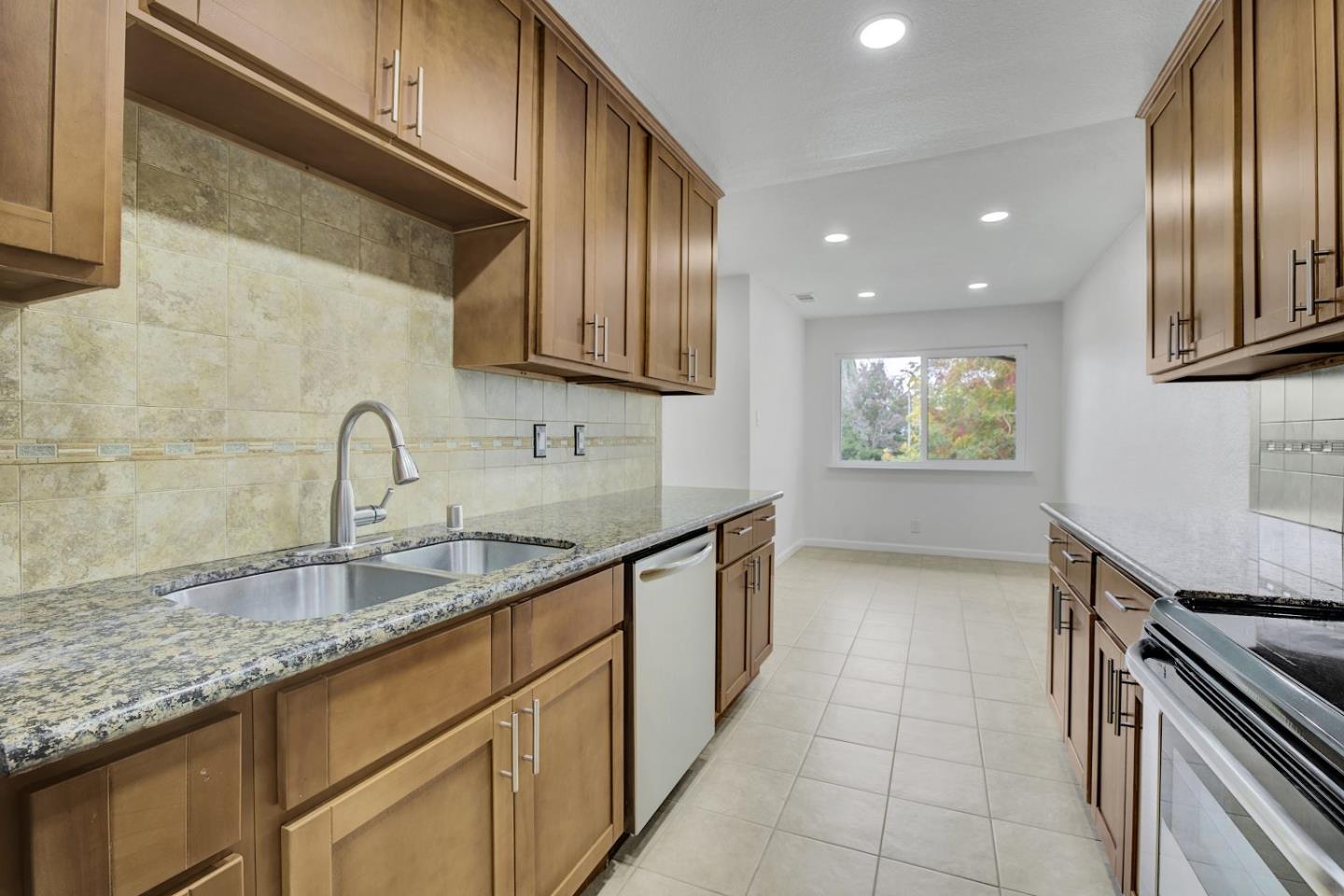 Detail Gallery Image 13 of 37 For 3592 Payne Ave #6,  San Jose,  CA 95117 - 3 Beds | 2 Baths