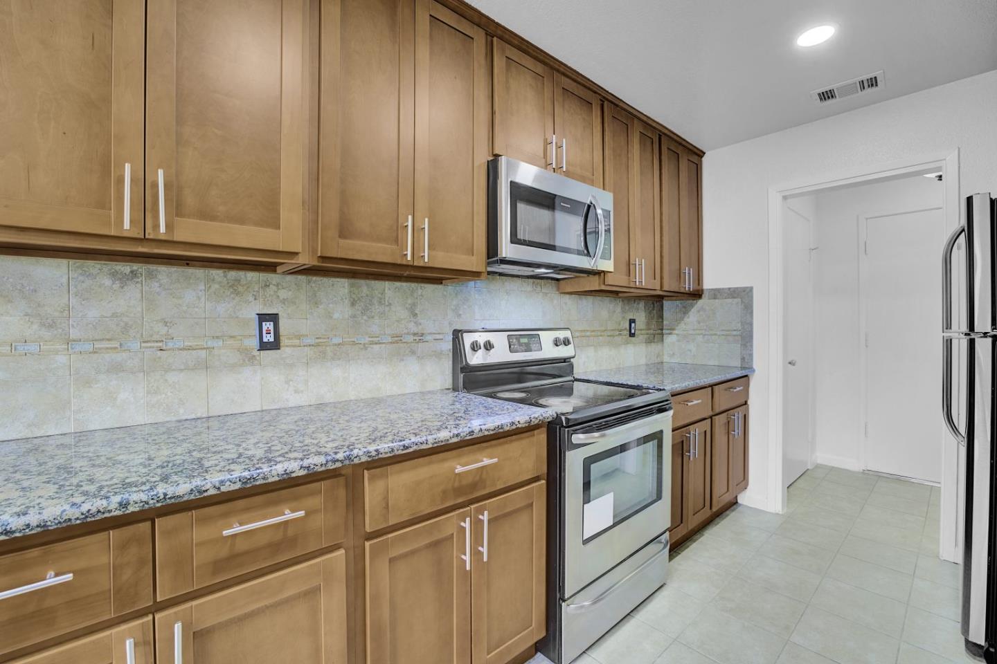 Detail Gallery Image 14 of 37 For 3592 Payne Ave #6,  San Jose,  CA 95117 - 3 Beds | 2 Baths