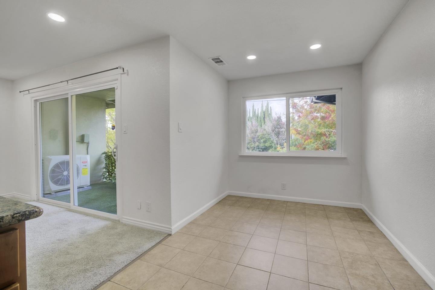 Detail Gallery Image 8 of 37 For 3592 Payne Ave #6,  San Jose,  CA 95117 - 3 Beds | 2 Baths