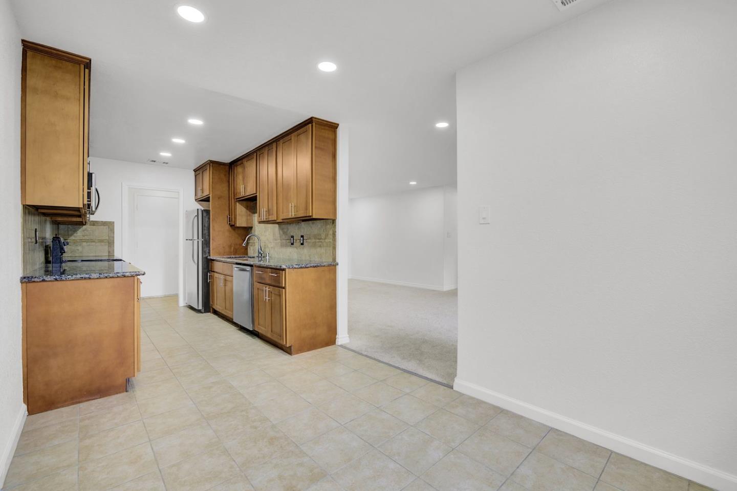 Detail Gallery Image 9 of 37 For 3592 Payne Ave #6,  San Jose,  CA 95117 - 3 Beds | 2 Baths