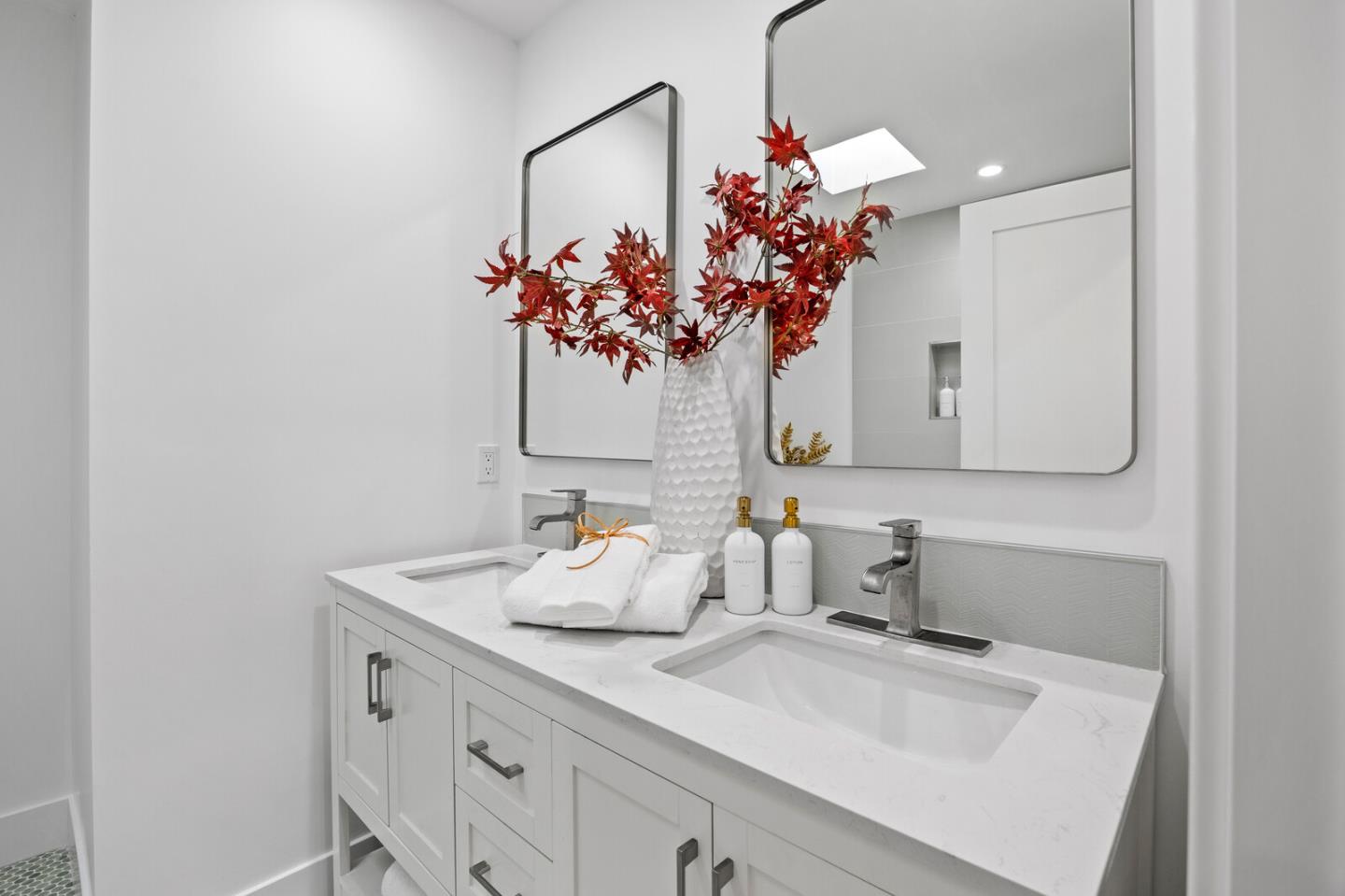 Detail Gallery Image 11 of 15 For 1306 North Rd, Belmont,  CA 94002 - 3 Beds | 2 Baths