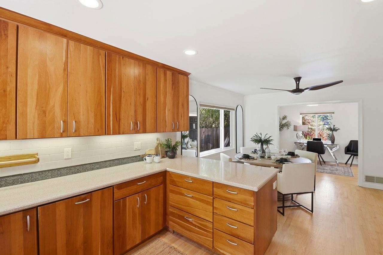 Detail Gallery Image 14 of 60 For 574 Wellington Dr, San Carlos,  CA 94070 - 3 Beds | 2 Baths