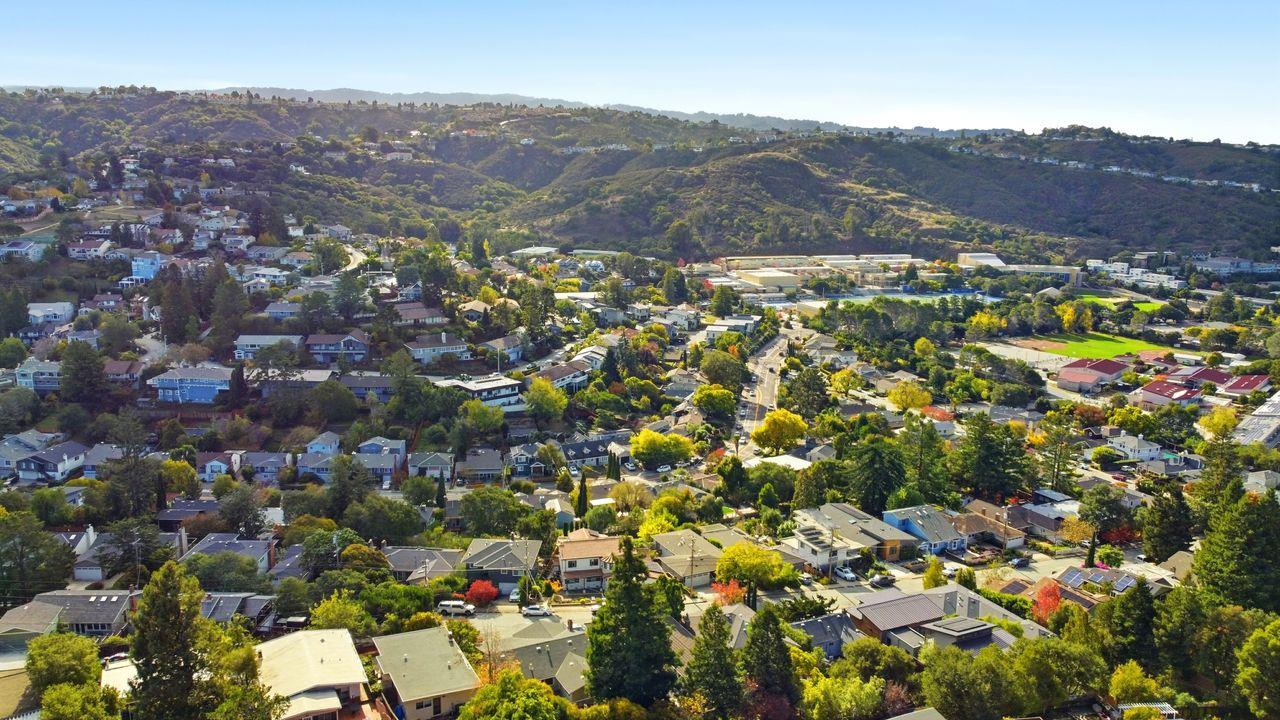 Detail Gallery Image 37 of 60 For 574 Wellington Dr, San Carlos,  CA 94070 - 3 Beds | 2 Baths
