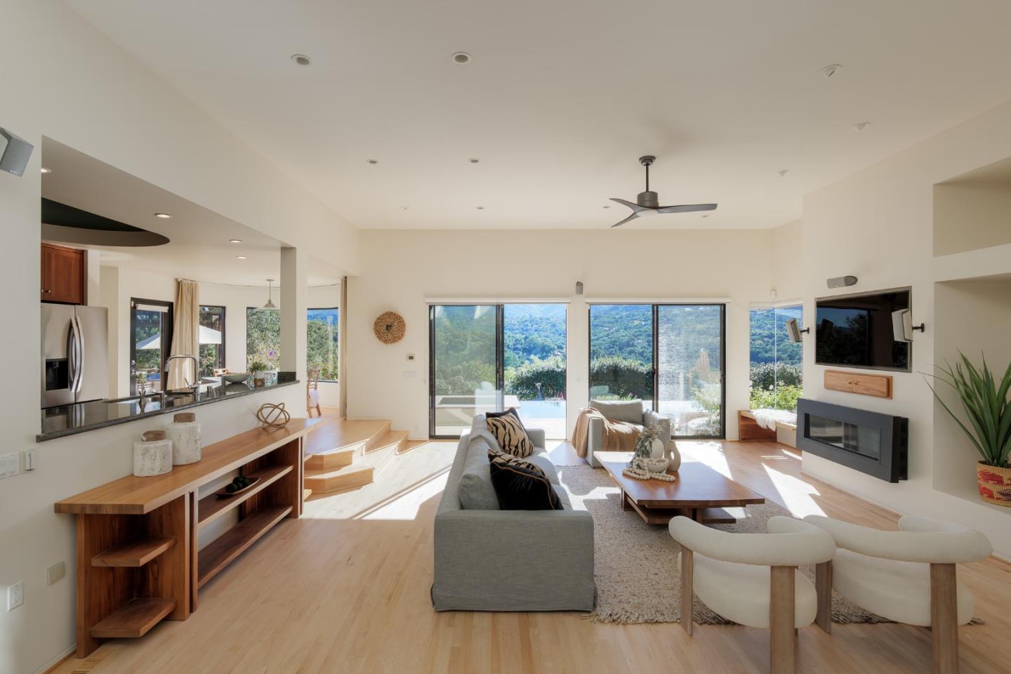 Detail Gallery Image 14 of 44 For 14300 Saddle Mountain Dr, Los Altos Hills,  CA 94022 - 3 Beds | 3 Baths