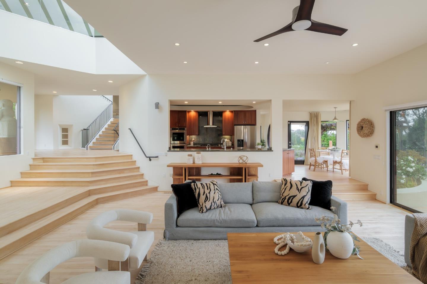 Detail Gallery Image 16 of 44 For 14300 Saddle Mountain Dr, Los Altos Hills,  CA 94022 - 3 Beds | 3 Baths