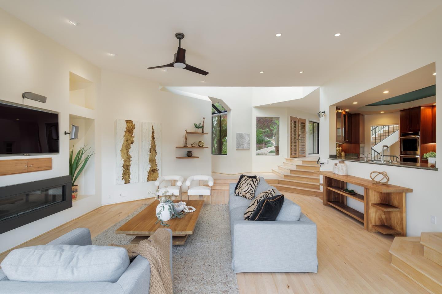 Detail Gallery Image 17 of 44 For 14300 Saddle Mountain Dr, Los Altos Hills,  CA 94022 - 3 Beds | 3 Baths