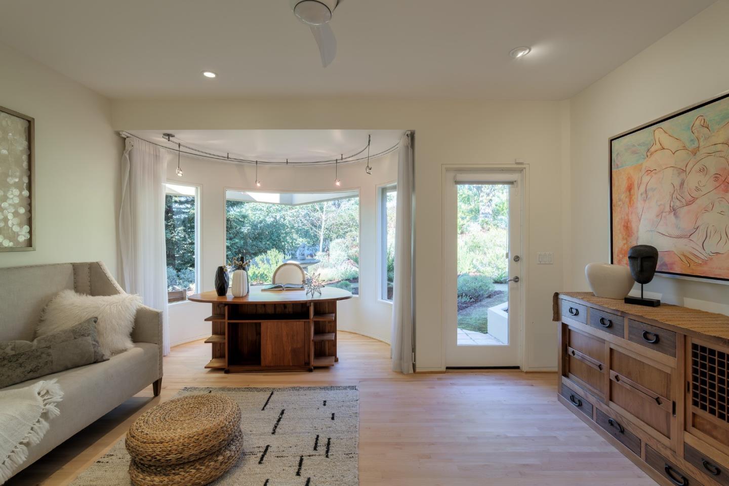 Detail Gallery Image 23 of 44 For 14300 Saddle Mountain Dr, Los Altos Hills,  CA 94022 - 3 Beds | 3 Baths