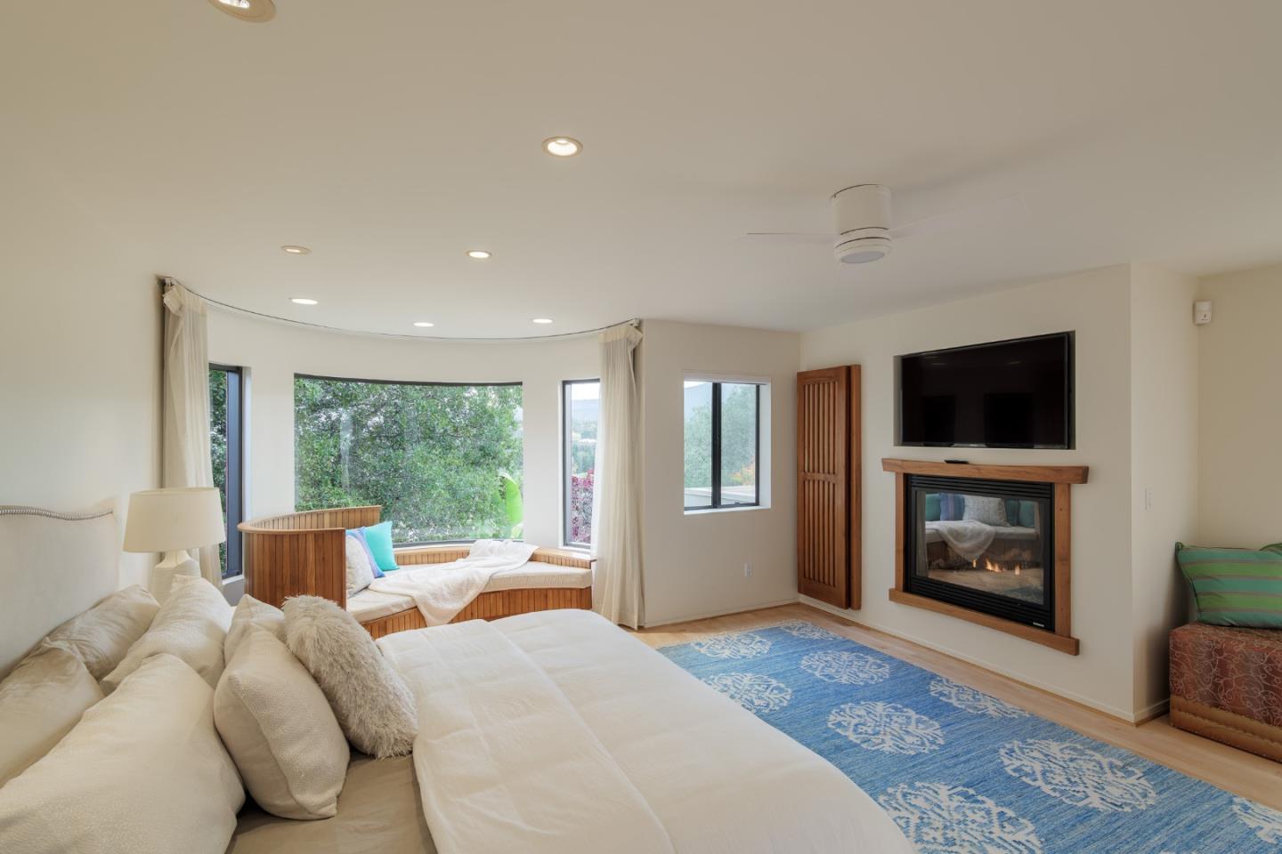 Detail Gallery Image 24 of 44 For 14300 Saddle Mountain Dr, Los Altos Hills,  CA 94022 - 3 Beds | 3 Baths