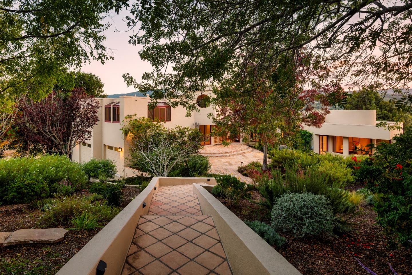 Detail Gallery Image 3 of 44 For 14300 Saddle Mountain Dr, Los Altos Hills,  CA 94022 - 3 Beds | 3 Baths