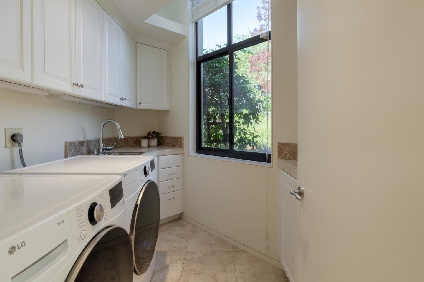 Detail Gallery Image 40 of 44 For 14300 Saddle Mountain Dr, Los Altos Hills,  CA 94022 - 3 Beds | 3 Baths