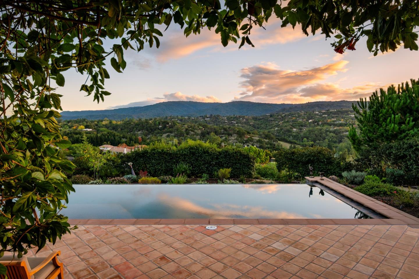 Detail Gallery Image 6 of 44 For 14300 Saddle Mountain Dr, Los Altos Hills,  CA 94022 - 3 Beds | 3 Baths