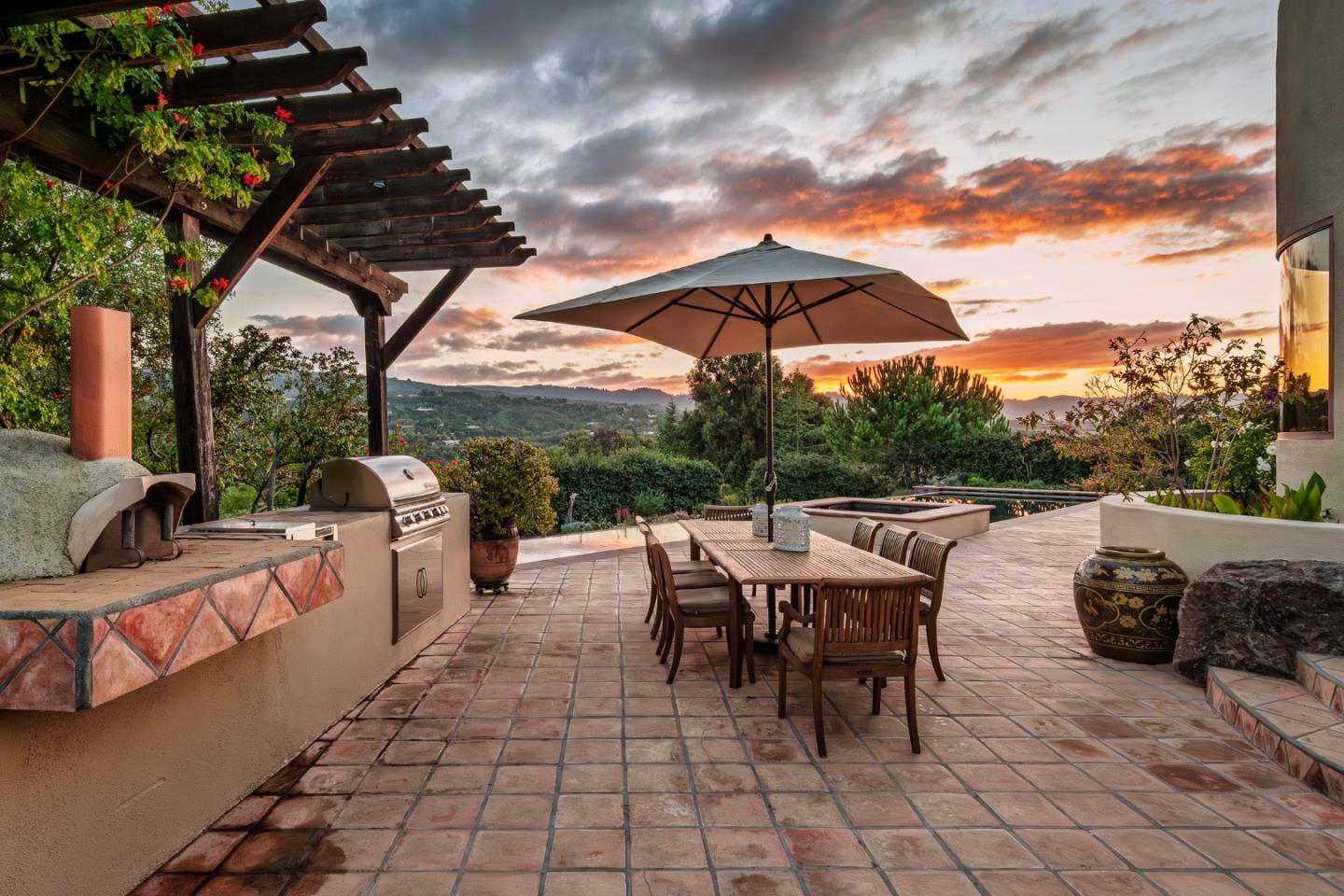 Detail Gallery Image 7 of 44 For 14300 Saddle Mountain Dr, Los Altos Hills,  CA 94022 - 3 Beds | 3 Baths