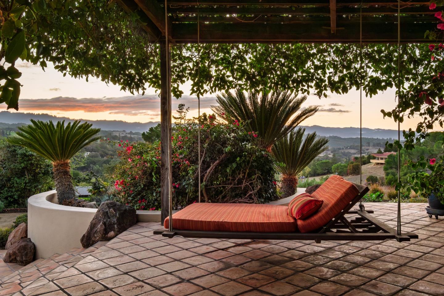 Detail Gallery Image 8 of 44 For 14300 Saddle Mountain Dr, Los Altos Hills,  CA 94022 - 3 Beds | 3 Baths