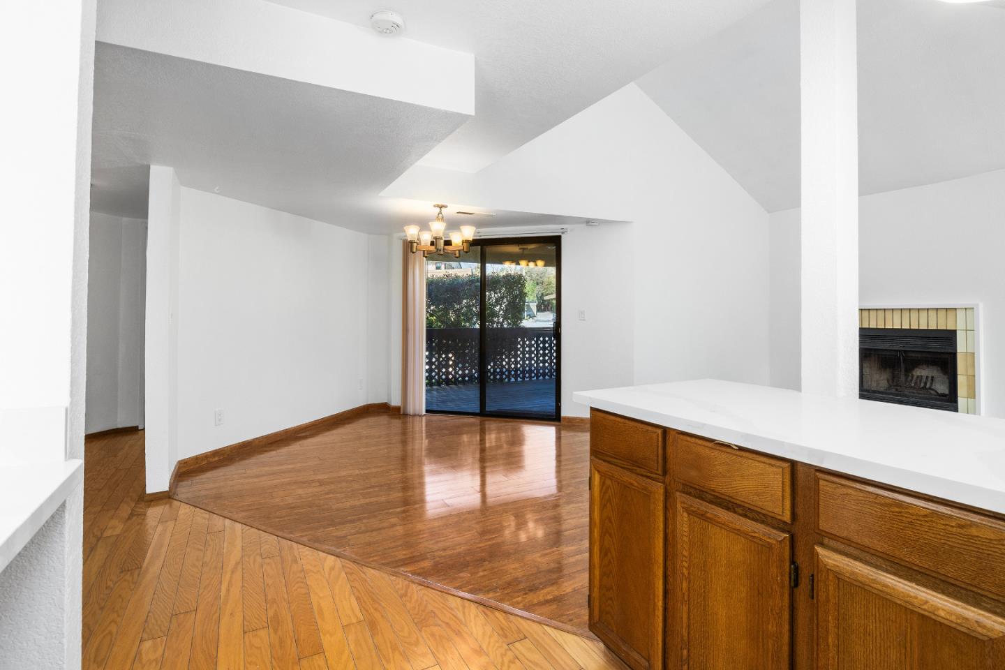 Detail Gallery Image 10 of 31 For 8 Seacliff Dr, Aptos,  CA 95003 - 2 Beds | 2/1 Baths
