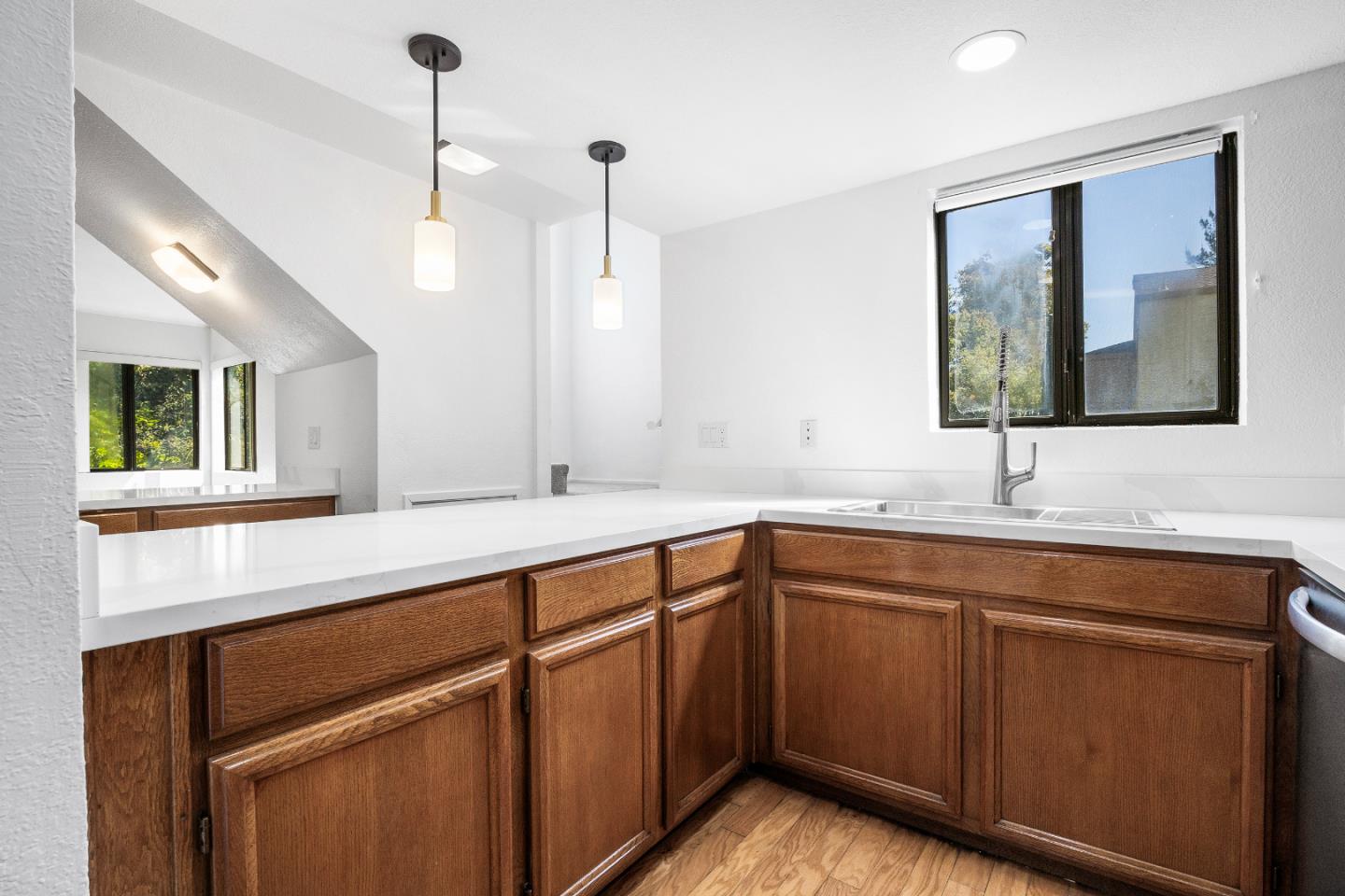 Detail Gallery Image 4 of 31 For 8 Seacliff Dr, Aptos,  CA 95003 - 2 Beds | 2/1 Baths